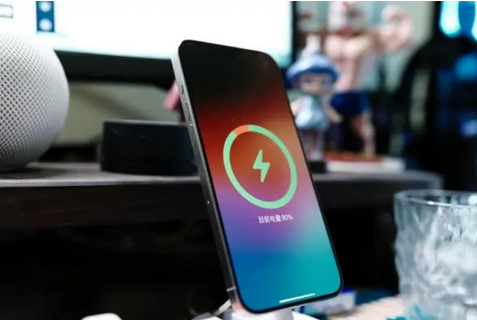 潢川苹果15换屏服务分享用什么充电器给iPhone15充电更好 