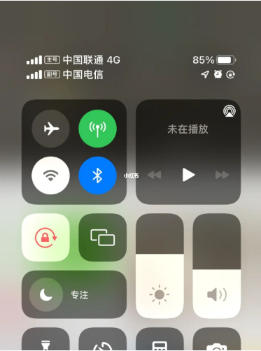 潢川苹果手机维修分享iPhone双卡信号解决办法 