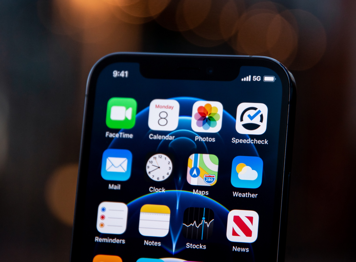 潢川苹果手机维修分享为什么 iPhone 12 在冬季会自动关机 